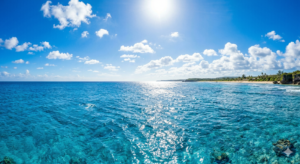 mengapa laut berwarna biru